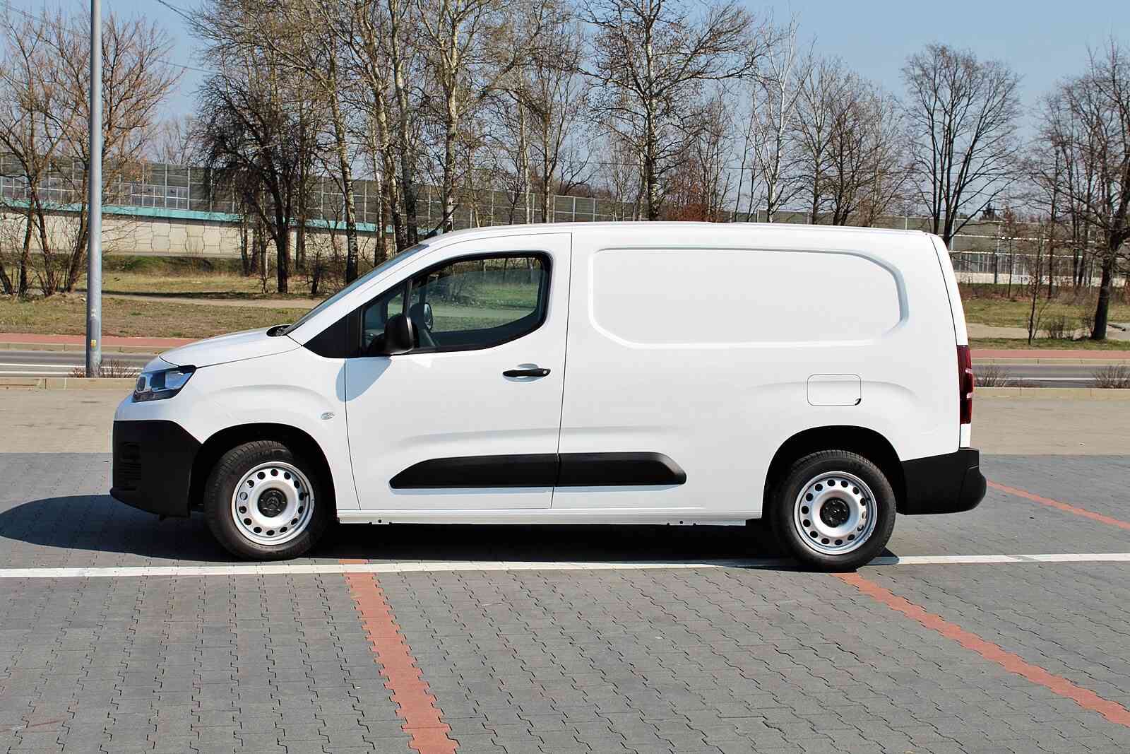 Vany Małe Long - Minivan - Wynajem | Wypożyczalnia Kangoor